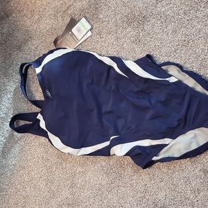 Speedo women's suit with built in bra size 8